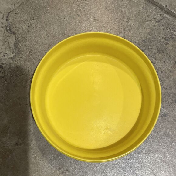 Tupperware Vintage 1970s Harvest Yellow Seal 'n Serve Bowl 1253-8 No Lid - Picture 2 of 9